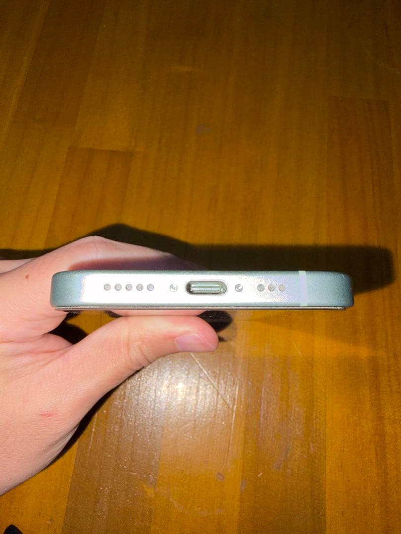 SIMフリー箱付き iPhone15 256GB グリーン