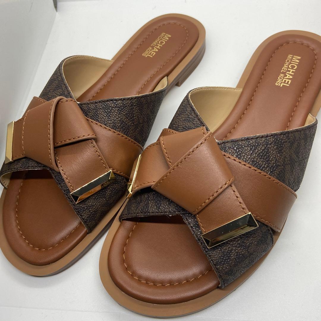 新品未使用マイケルコースサンダル