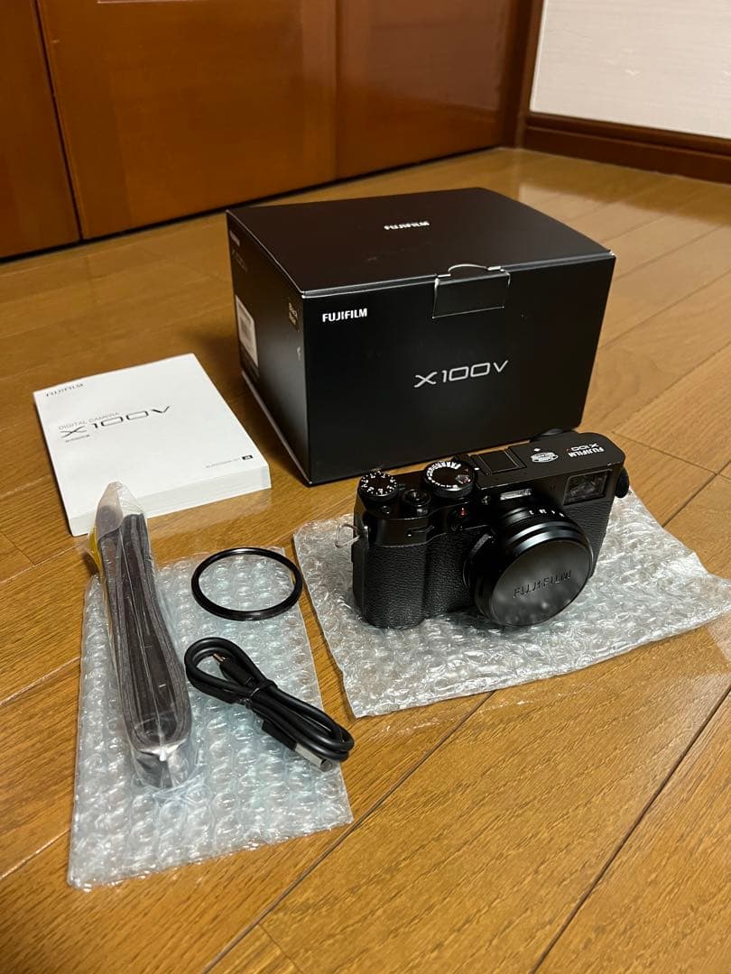 シ*ン様 FUJIFILM X100V ブラック 値下げはコメントへ