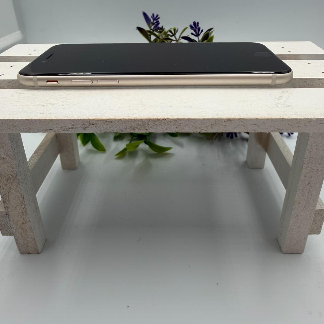 【美品】iPhone SE第3世代 64GB スターライト 416