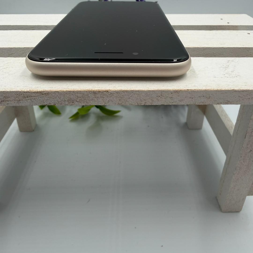 【美品】iPhone SE第3世代 64GB スターライト 416