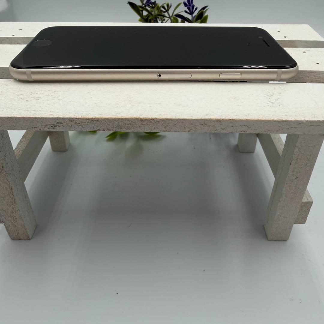 【美品】iPhone SE第3世代 64GB スターライト 416