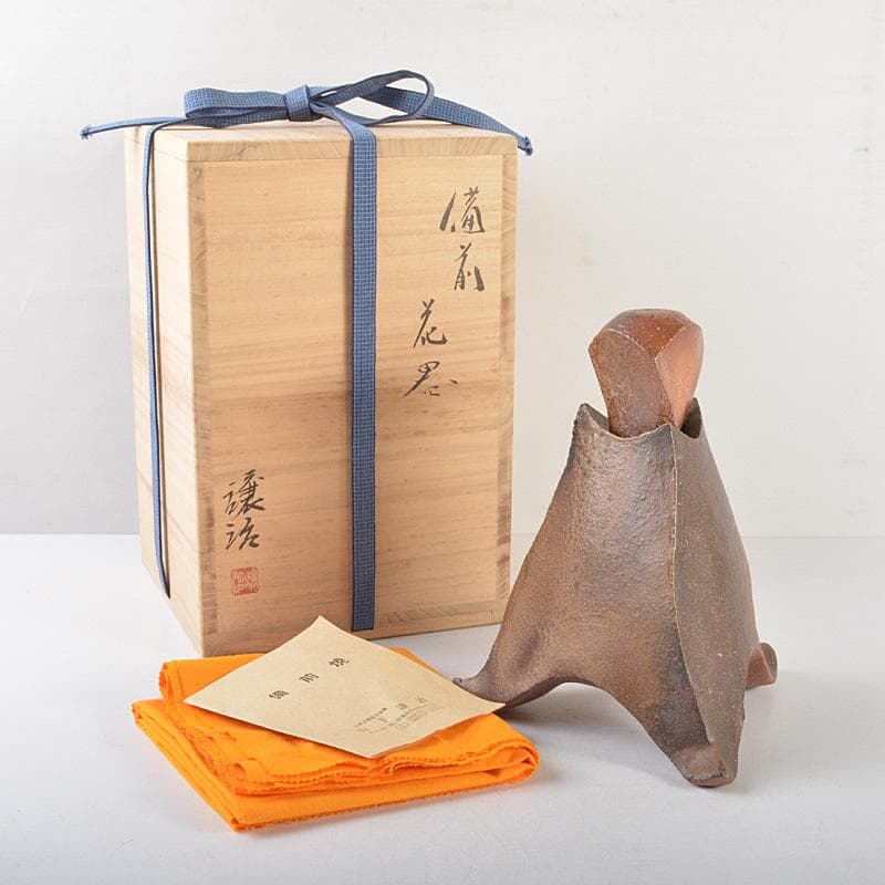 kuro　備前焼　山下譲治作　三つ足　花器　共箱　V　5517C