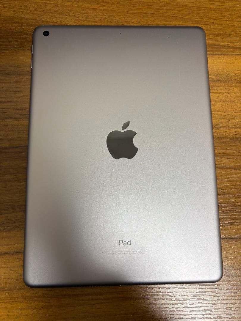 iPad シルバー 本体 カバー付き