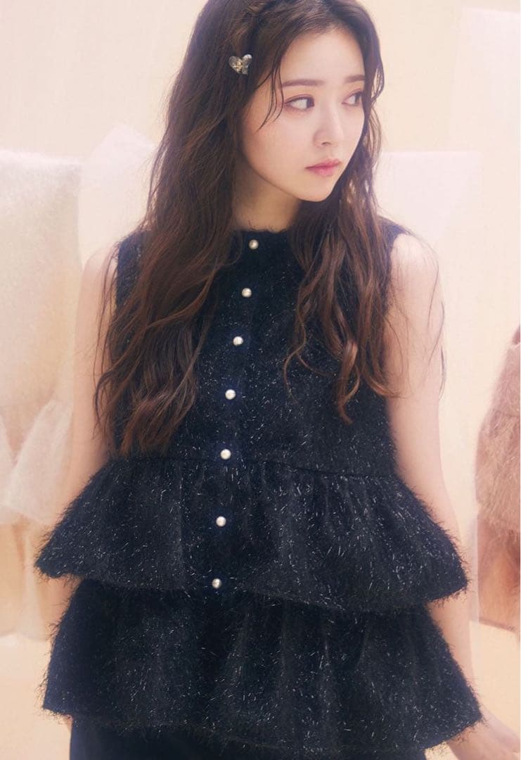 fiolily スパークリングペプラムスリーブレストップス