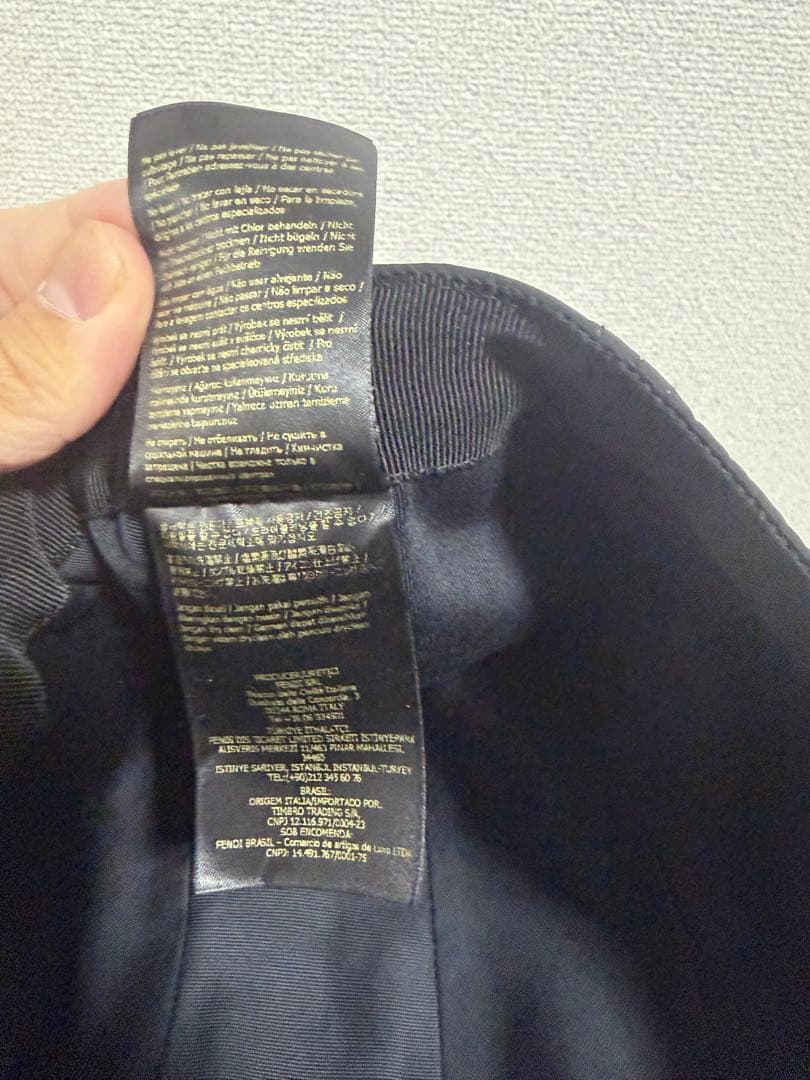 フェンディ　ベースボールキャップ