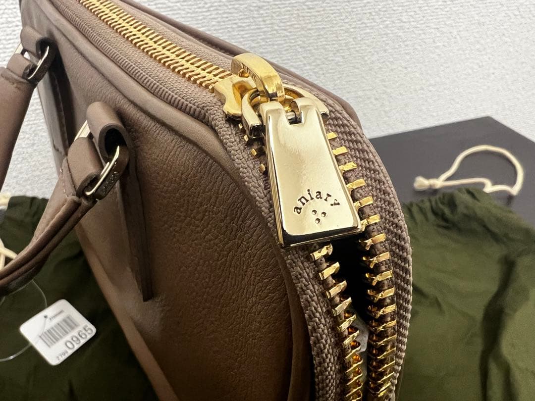 aniary コンパクトブリーフ Shrink Leather 美品