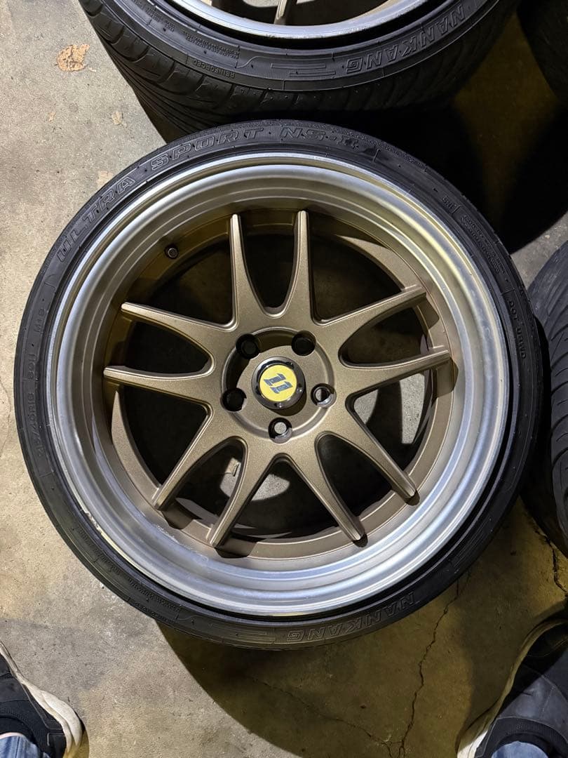 eleven racing 18インチ×9J+30 タイヤ付き　4本セット