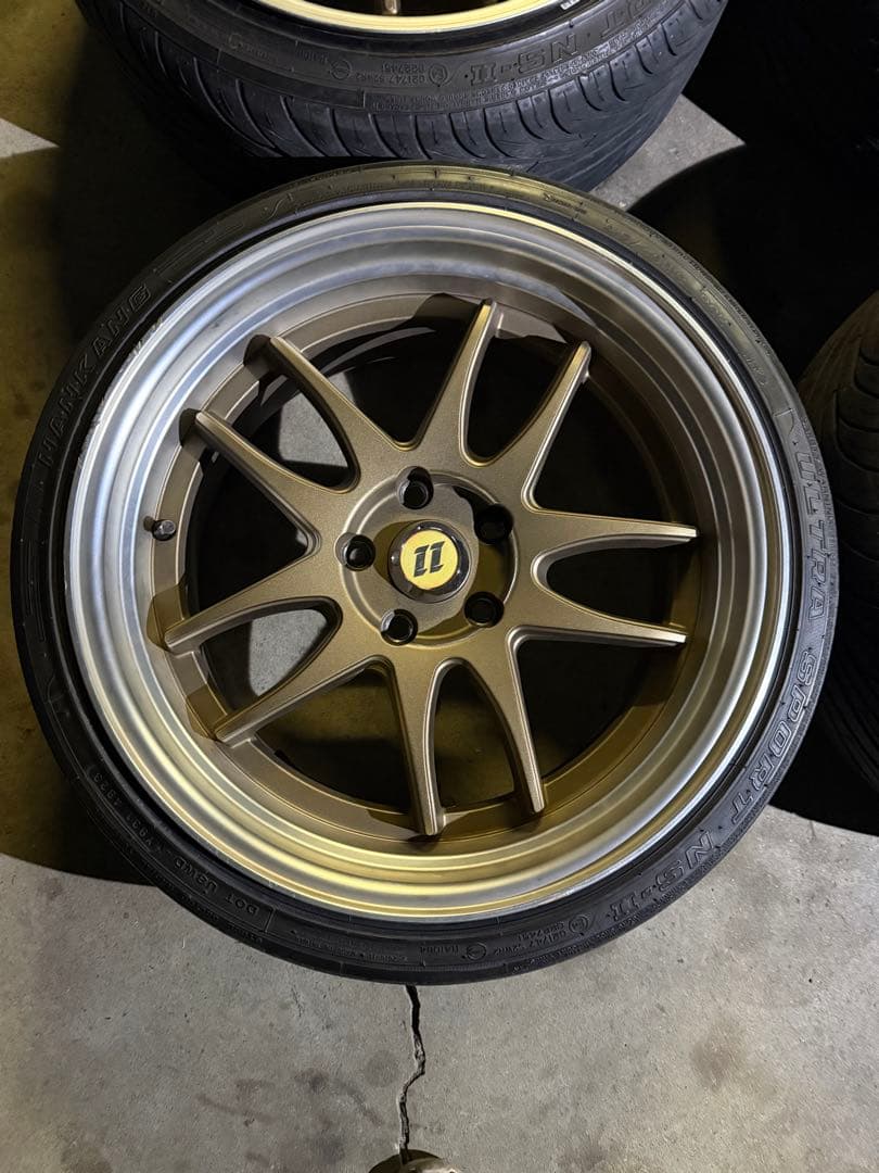 eleven racing 18インチ×9J+30 タイヤ付き　4本セット