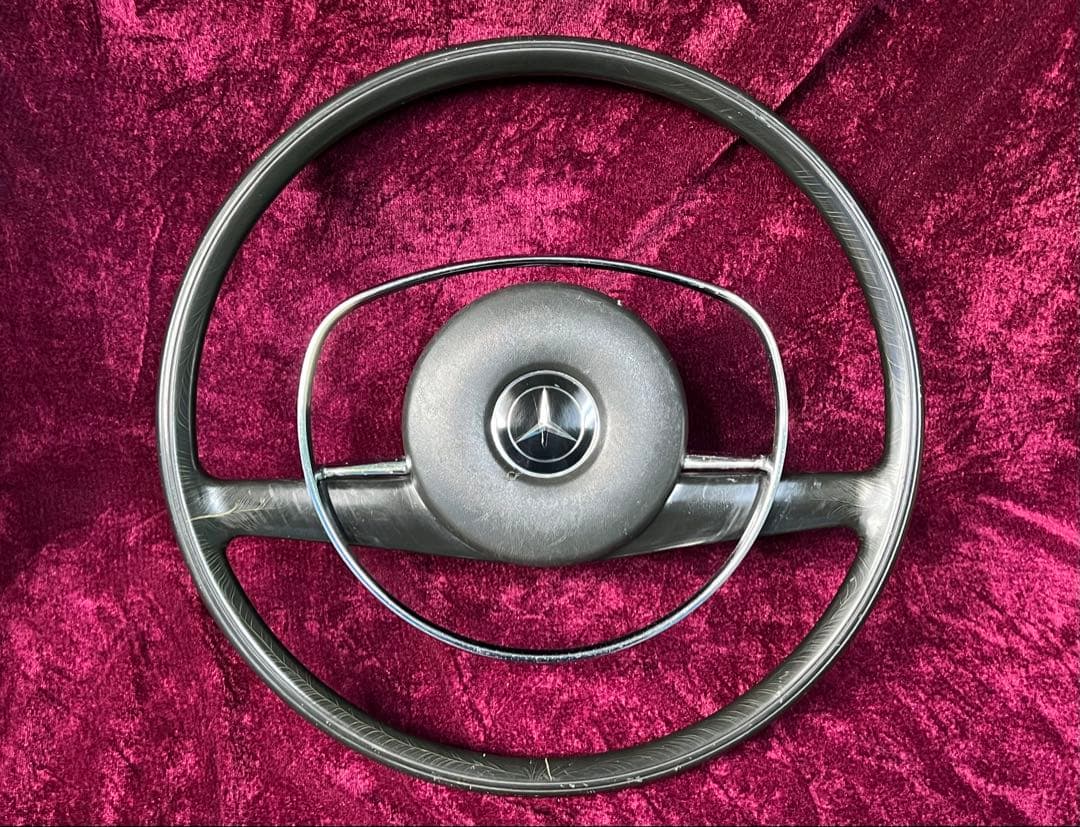 メルセデス・ベンツ/ ハンドル