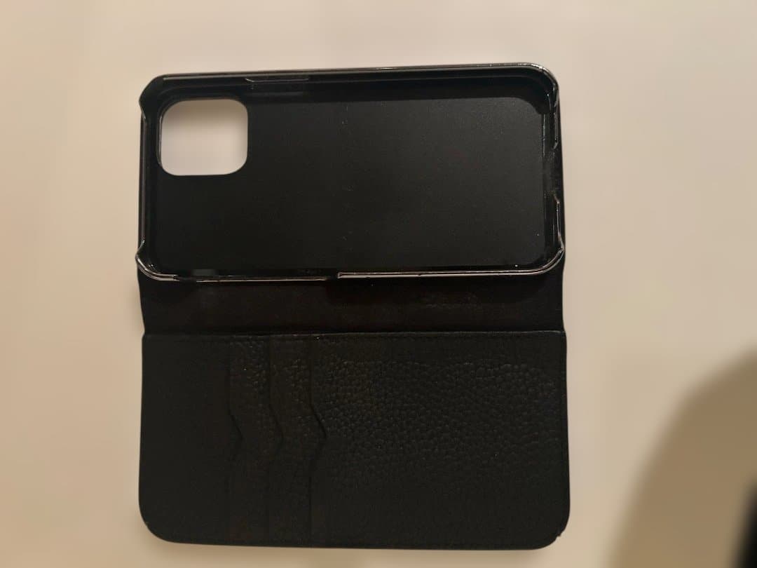 黒い手帳型ケース カードポケット付き