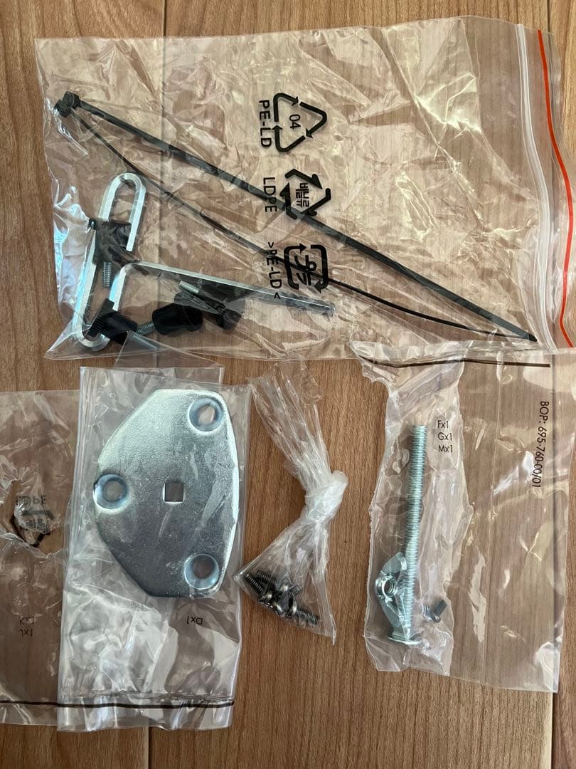 amazon basics シングルモニター取り付けアーム ブラック