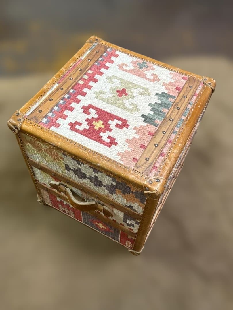 HALO（ハロ） STONYHURST ラージ ランプテーブル キリム チェスト