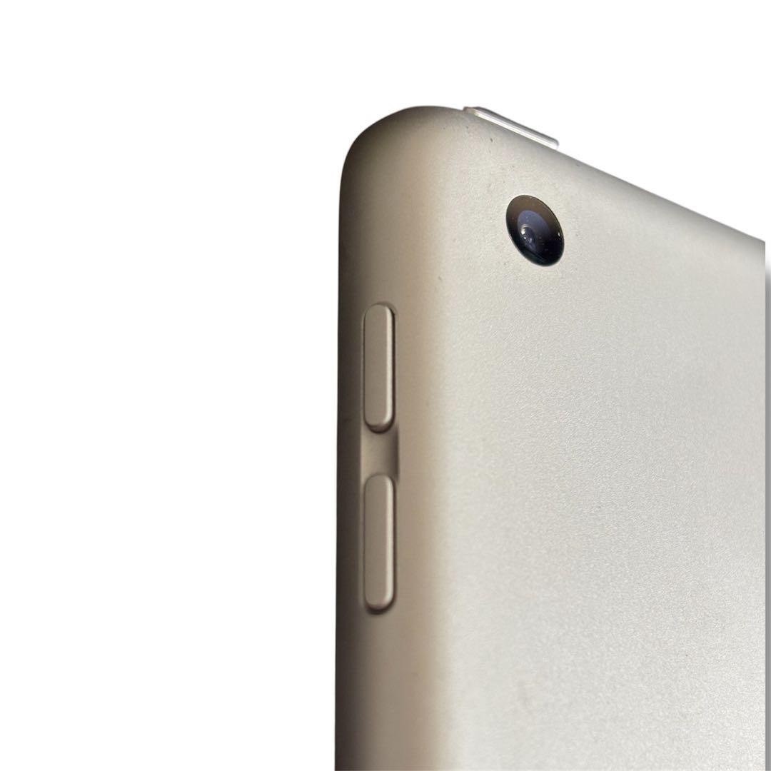 【iPad】第7世代 シルバー Wi-Fiモデル 32GB ケース付き