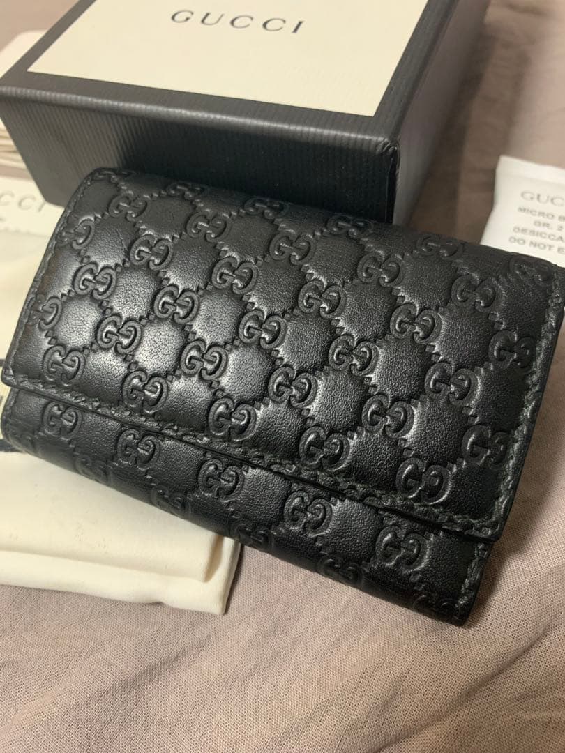 美品✨️GUCCI ブラック GGパターン キーケース