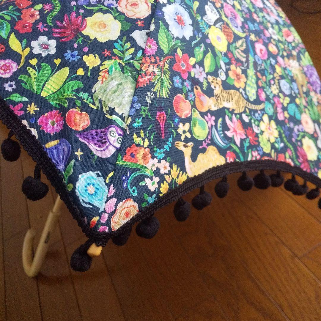 海外ビンテージ布　花、動物プリントの日傘　Nuts