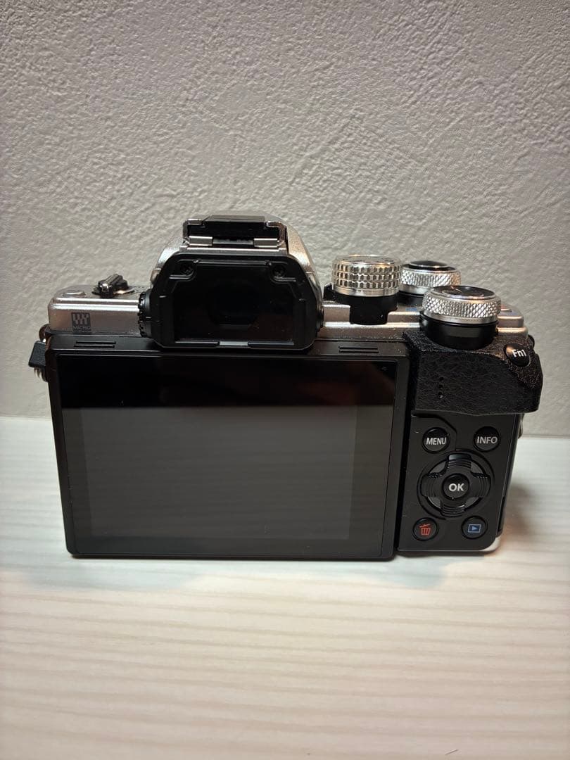 OLYMPUS OM-D E-M10 Mark II ダブルズームキット