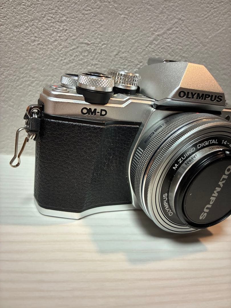 OLYMPUS OM-D E-M10 Mark II ダブルズームキット