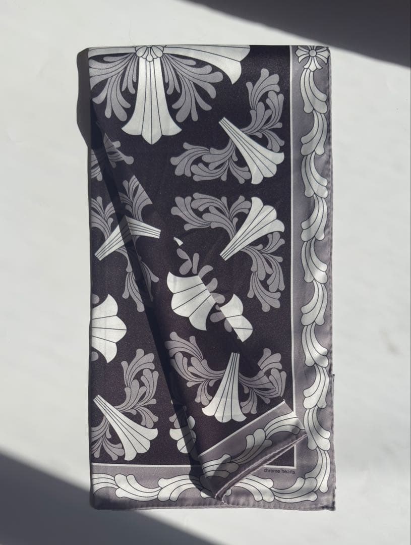 新品未使用　春物クロムハーツ　柄chクロス大判スカーフ100cm×100cm