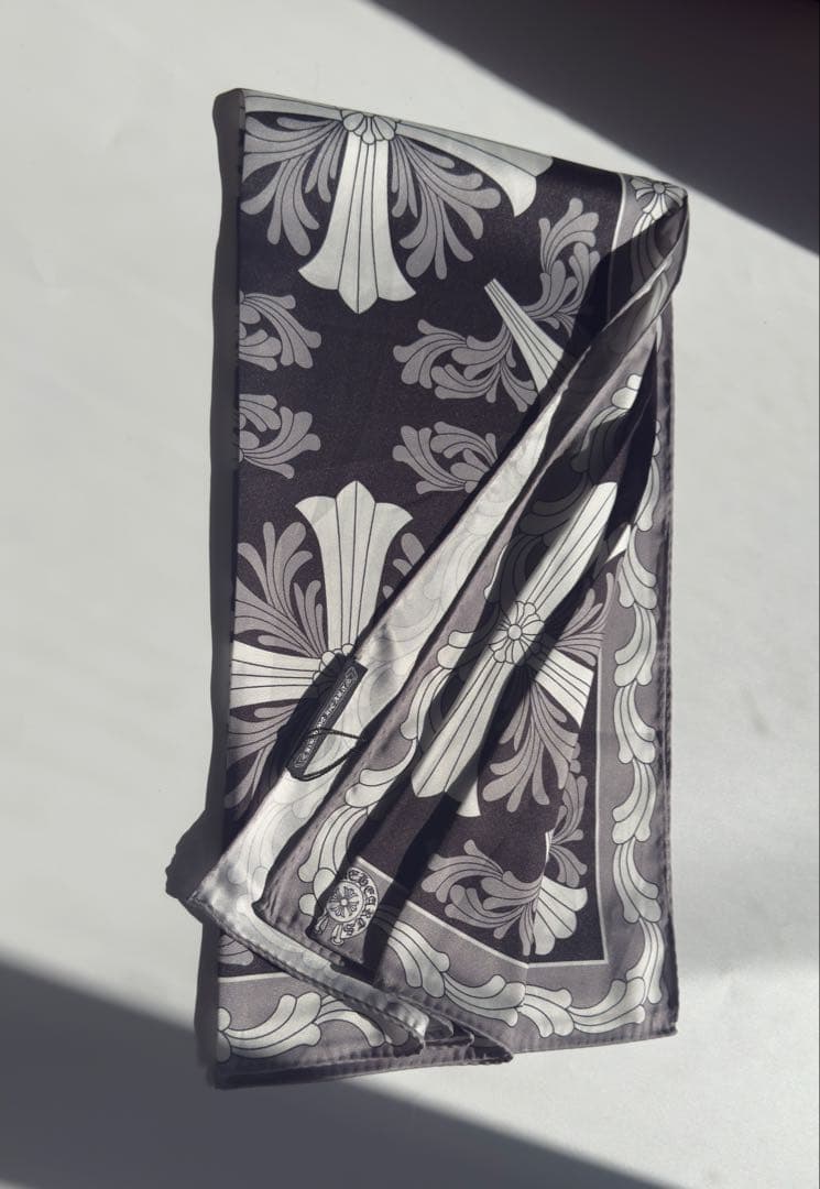 新品未使用　春物クロムハーツ　柄chクロス大判スカーフ100cm×100cm