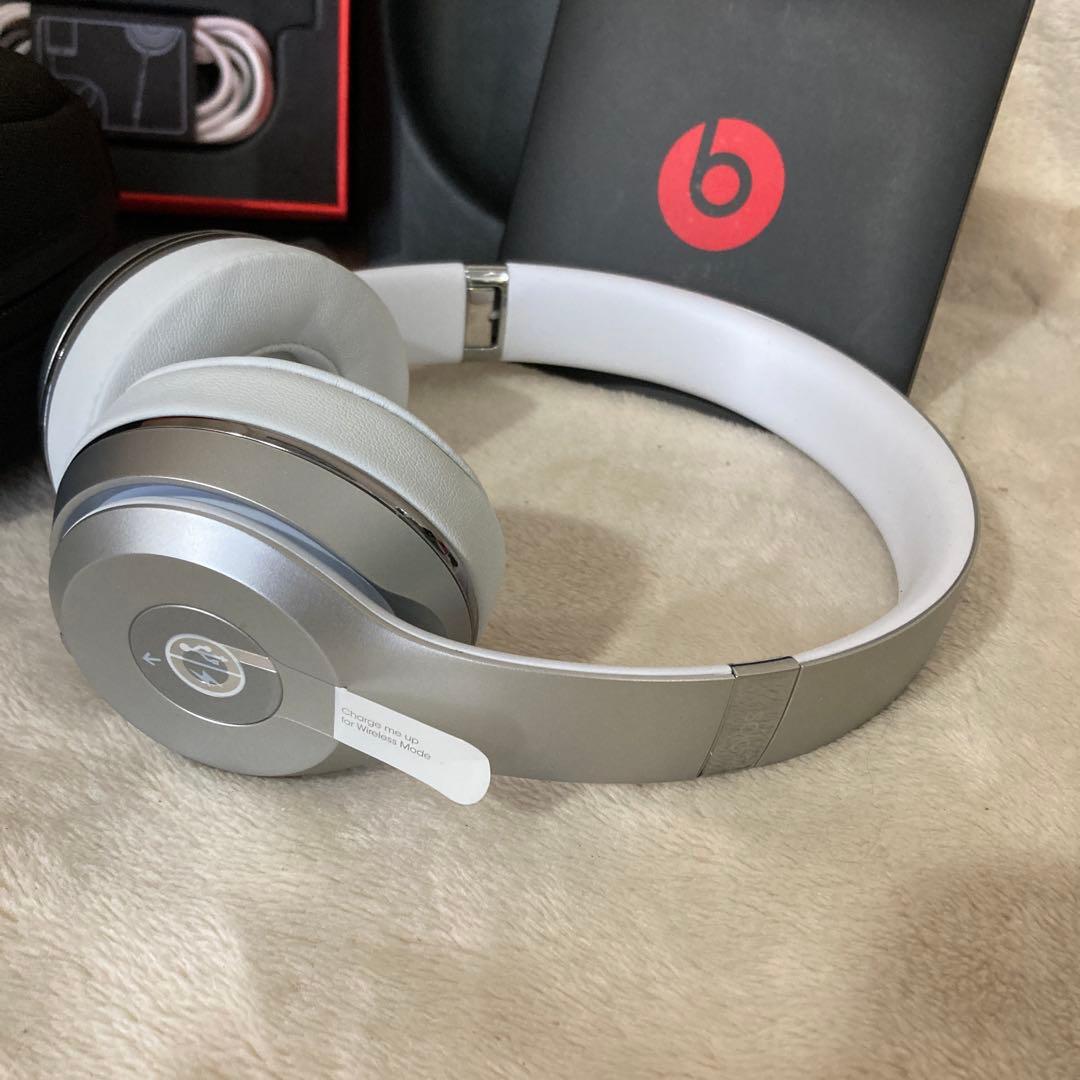 8)未使用beats solo3 wireless 特別版シルバー