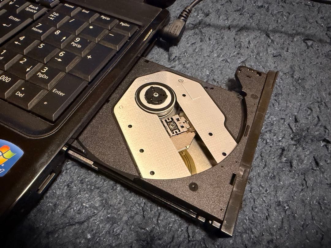 Fujitsu LIFEBOOK AH53/C Windows 7 ノートPC