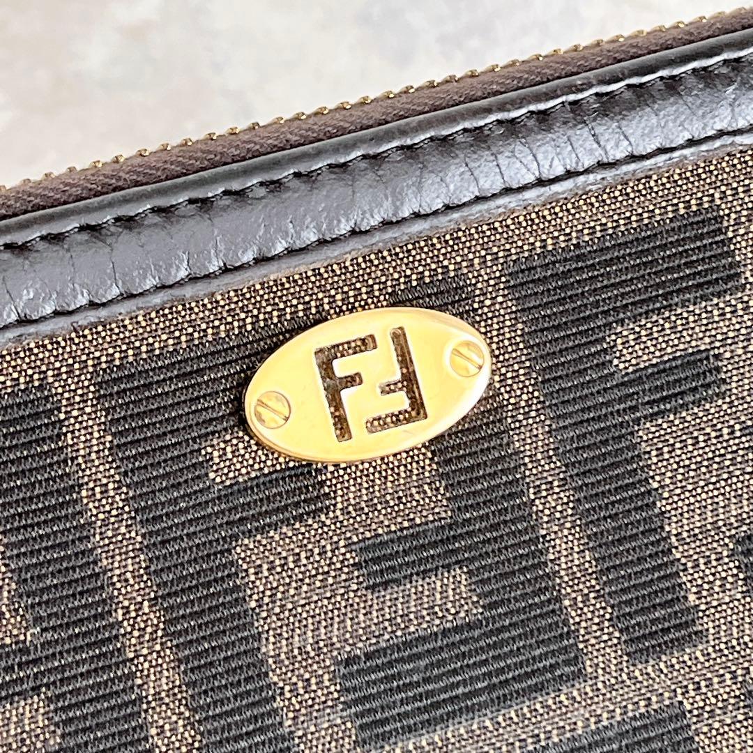 美品✨FENDI ズッカ ラウンドファスナー 長財布 キャンバス ブラウン