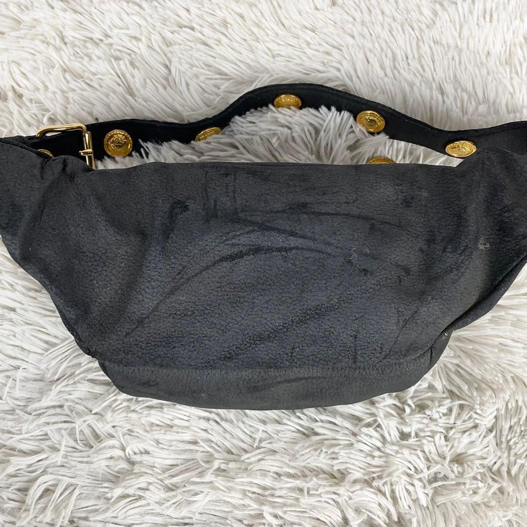 美品 ヴェルサーチ レザー ボディバッグ ロゴ金具 メデューサ ファスナー 黒