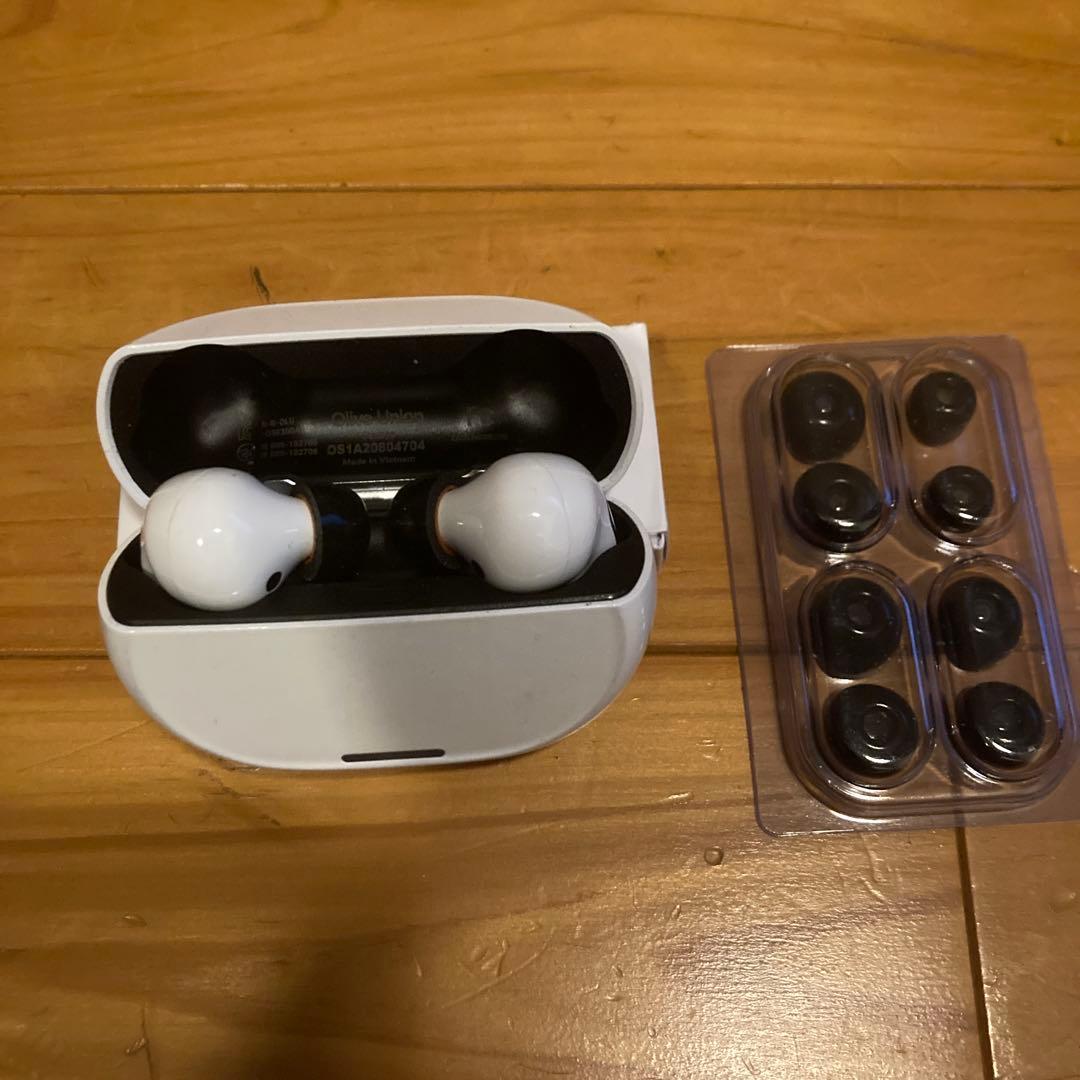 Olive ワイヤレスイヤフォン ホワイト　補聴