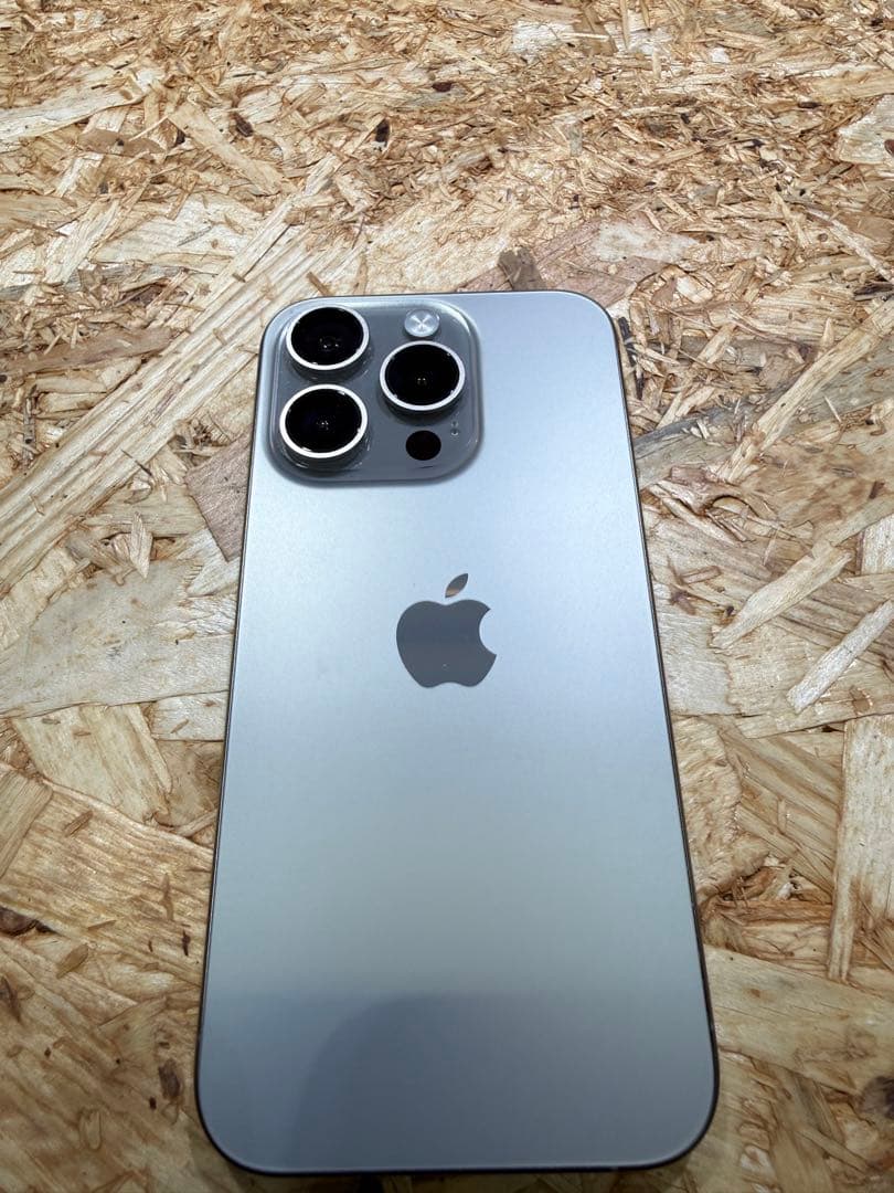 携帯電話本体 iPhone 15 pro 256gb