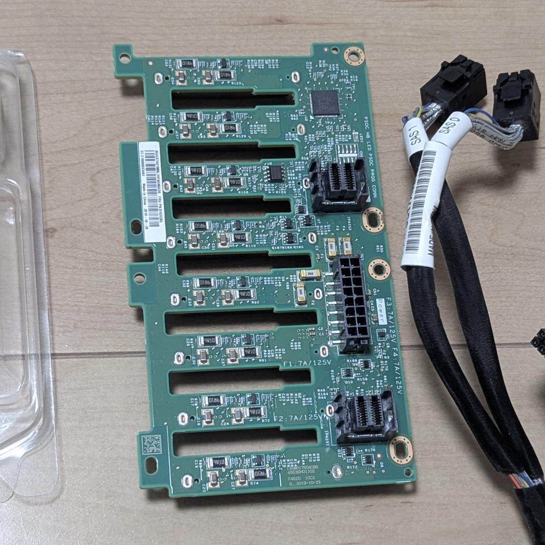 Lenovo RAID 930-16i + 8x2.5'' SASバックプレーン