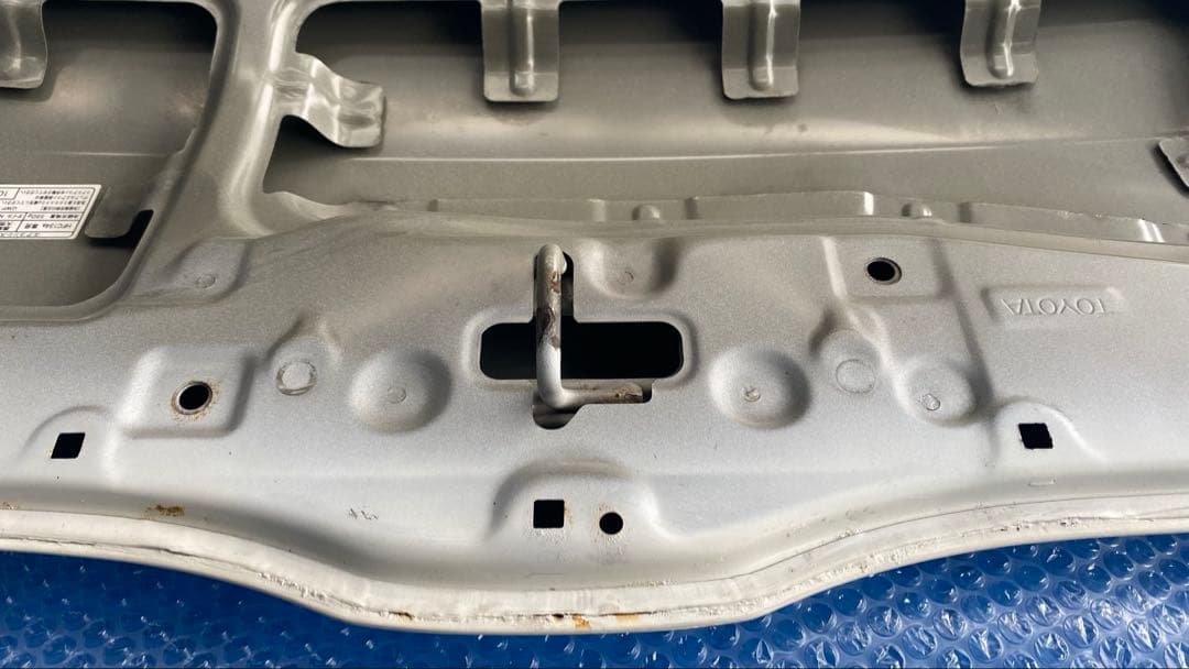 200系ハイエース 純正ボンネット 058ホワイト