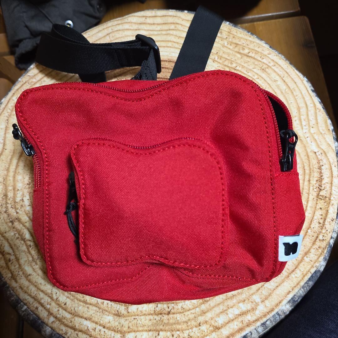 Nissy Naptime. クロスボディバッグ赤