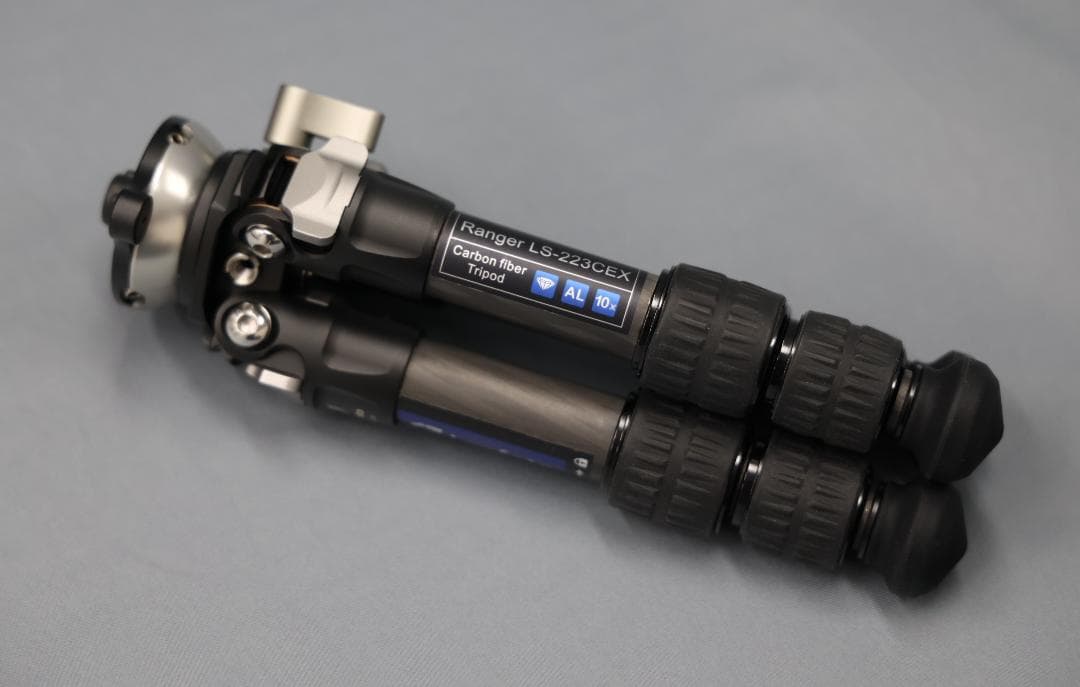 Leofoto LS-223CEX レベリングベース搭載 ３段カーボン三脚