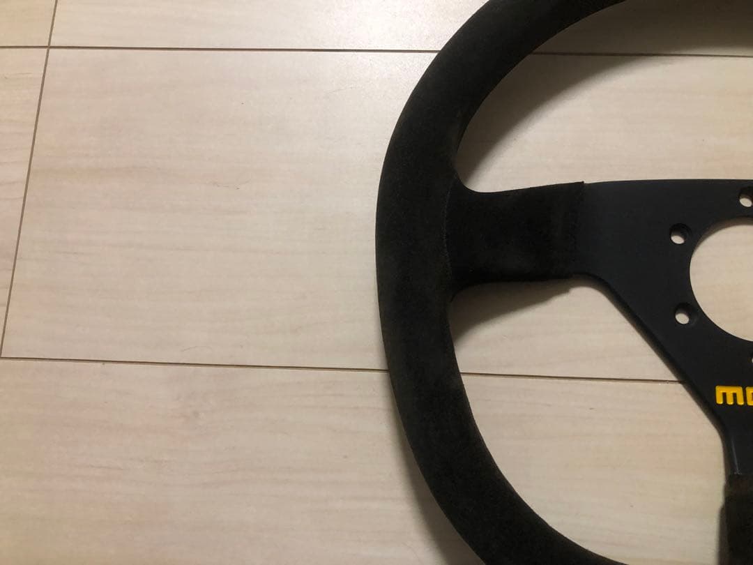 momo ステアリングホイール