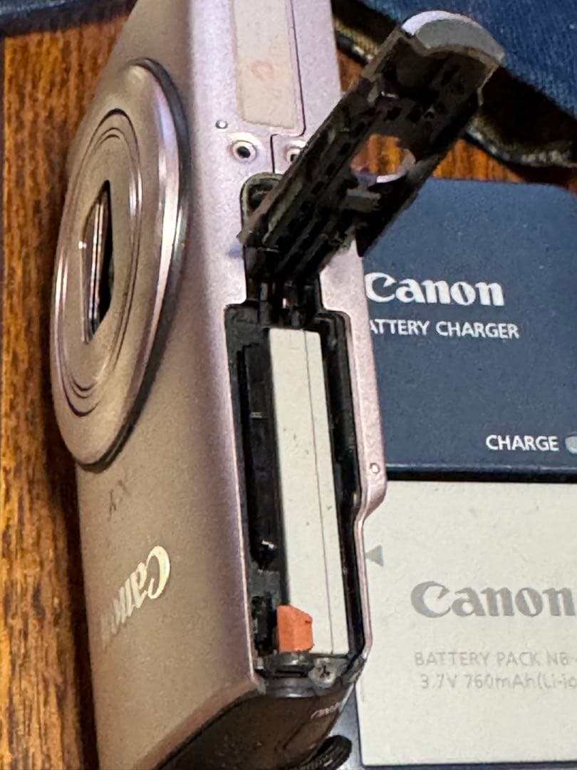 Canon IXY 600Fデジタルカメラ コラボモデル限定品　バッテリー2個付