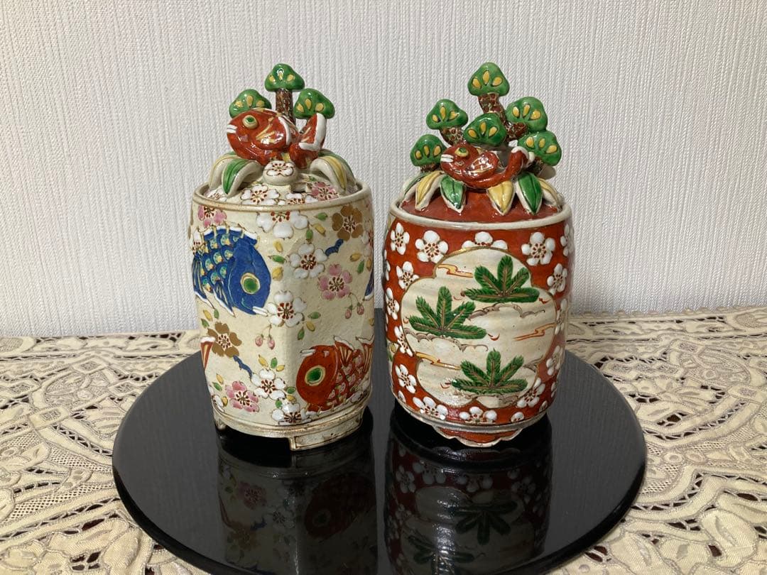 有田焼　香炉　濱田高滋作　目出鯛　紅白ペア　松竹梅　鯛に桜、花々