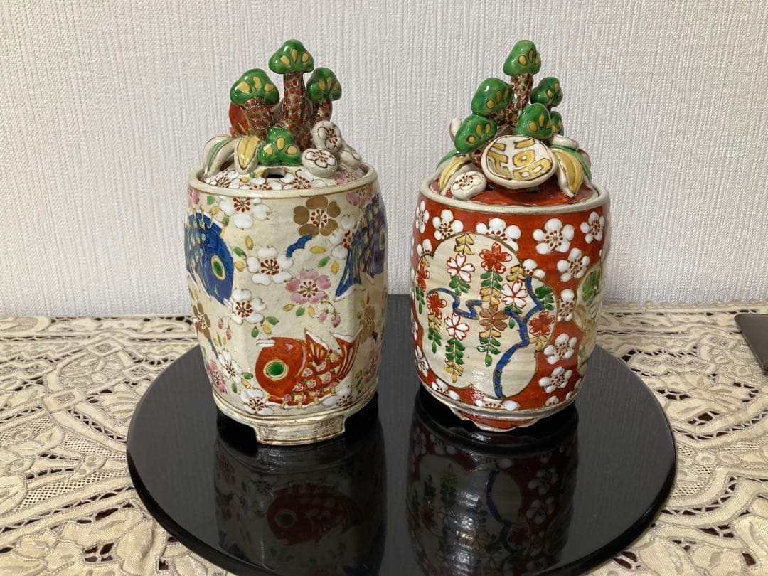 有田焼　香炉　濱田高滋作　目出鯛　紅白ペア　松竹梅　鯛に桜、花々