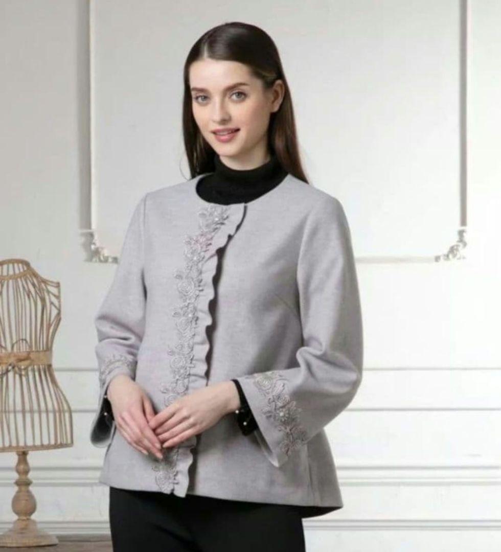 おんぷ　　スーパービューティー今季 ショートコート黒44 新品