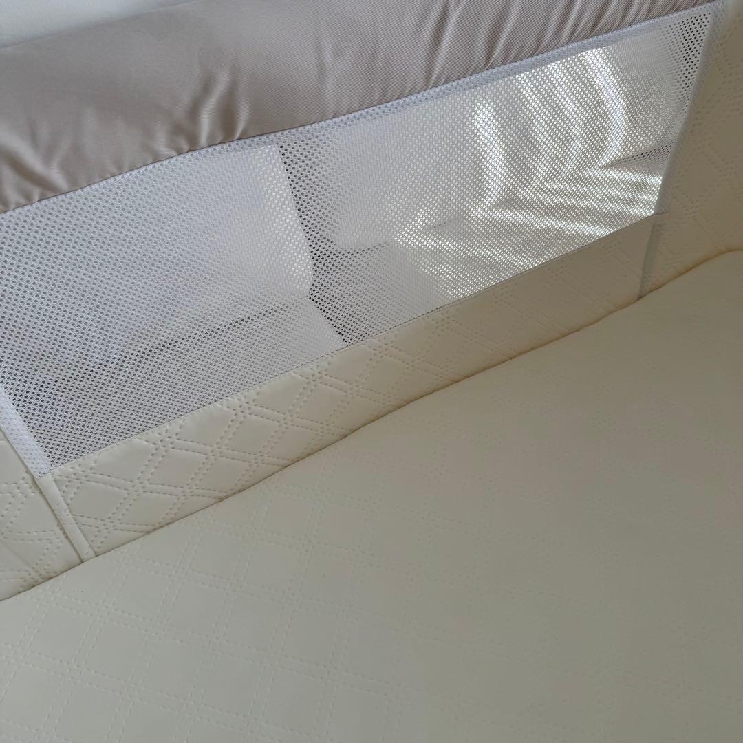 12/16まで値下げ中【美品】キャスター付きベビーベッド　アイボリー　ベージュ