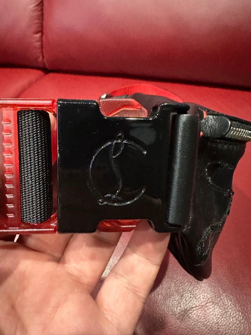 クリスチャン　ルブタン　ポーチ