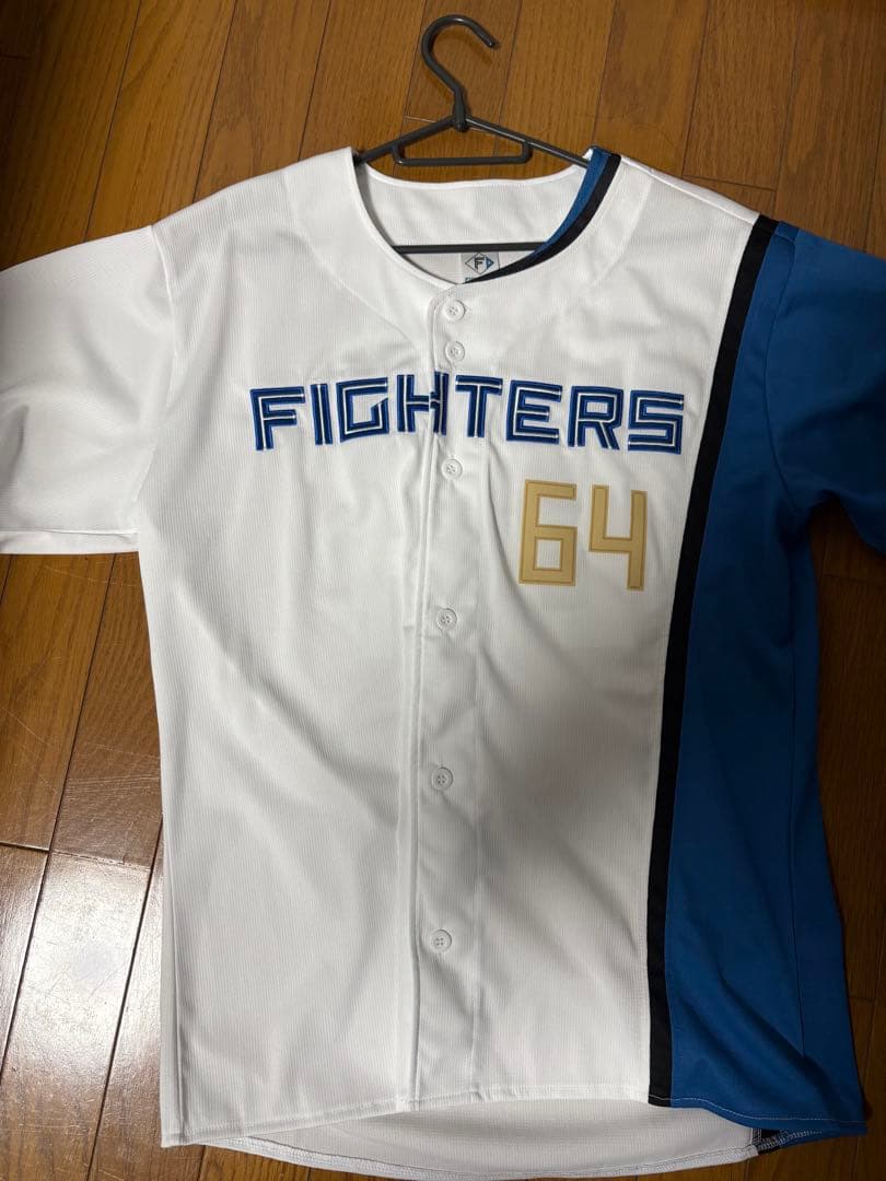 田宮裕涼選手　ホームユニフォーム