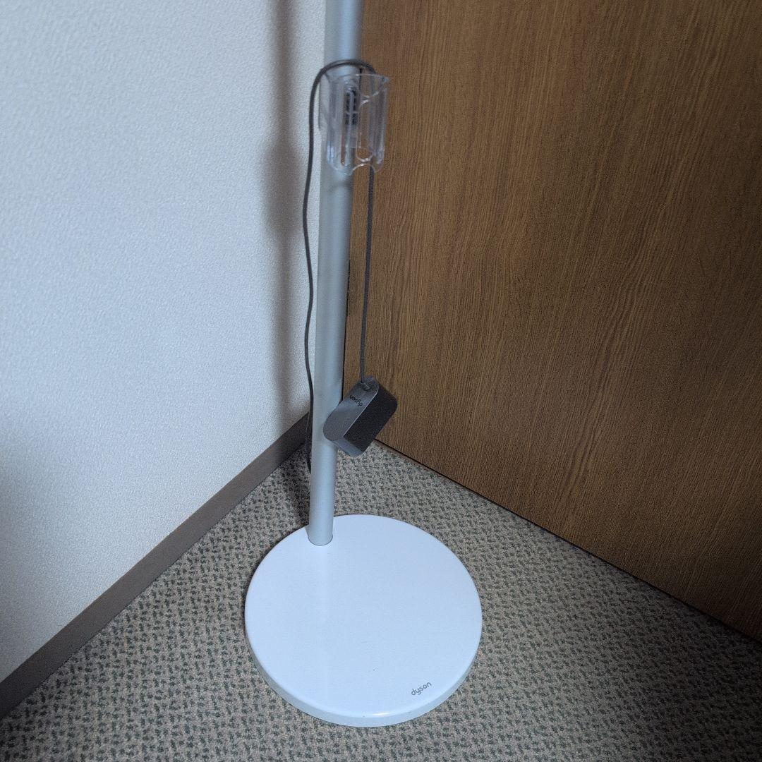 ★ダイソン digital slim fluffy SV18 台付！