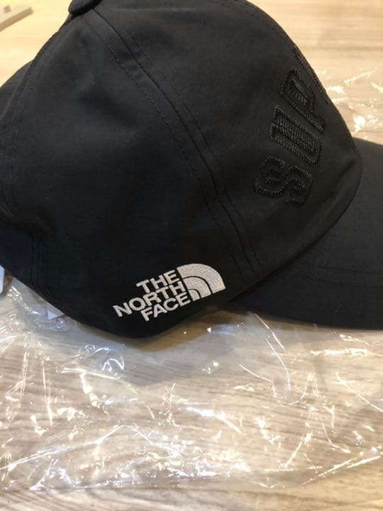 【 Supreme × TNF 】Arc Logo 6 Panel Cap