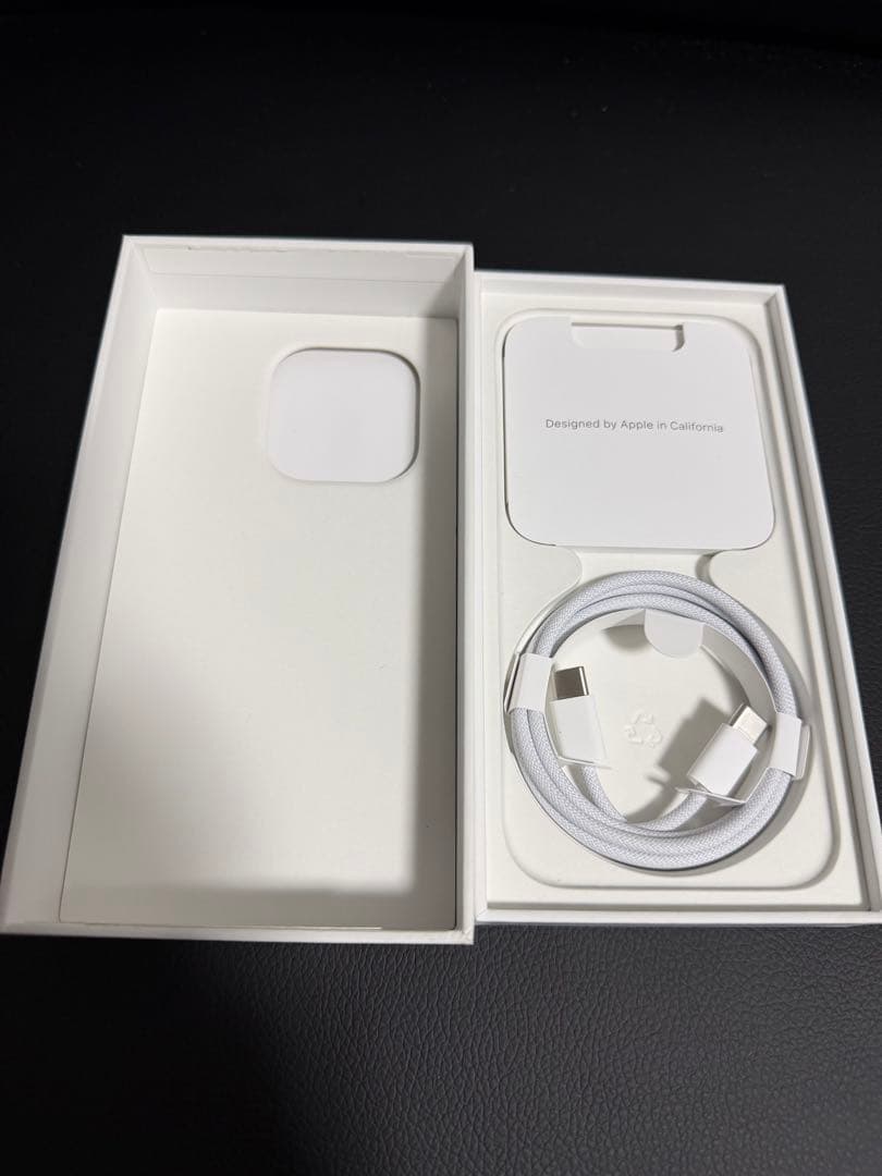 Apple iPhone 15 Pro ブラックチタニウム　128GB