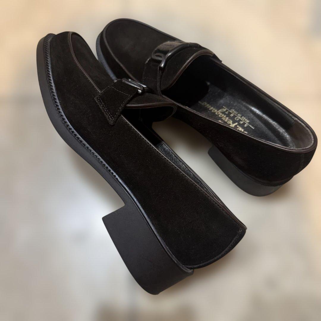 フェラガモスエード ローファー 金具付き