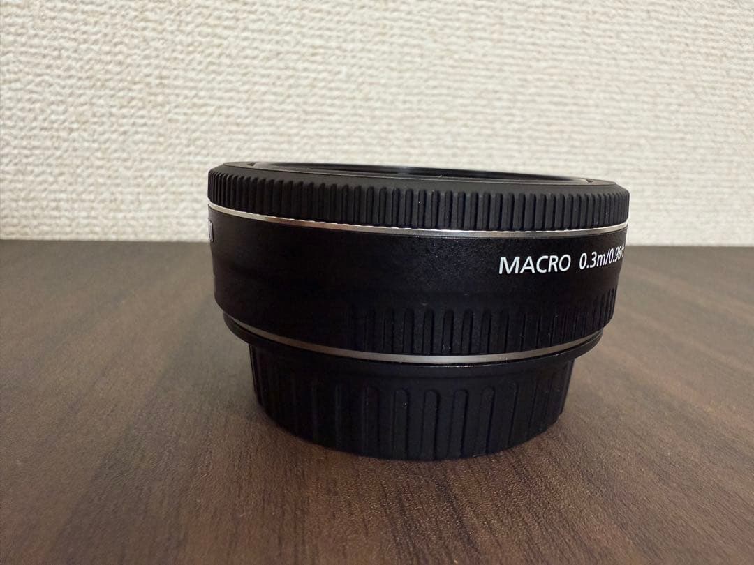 Canon EF 40mm f/2.8 STM レンズ