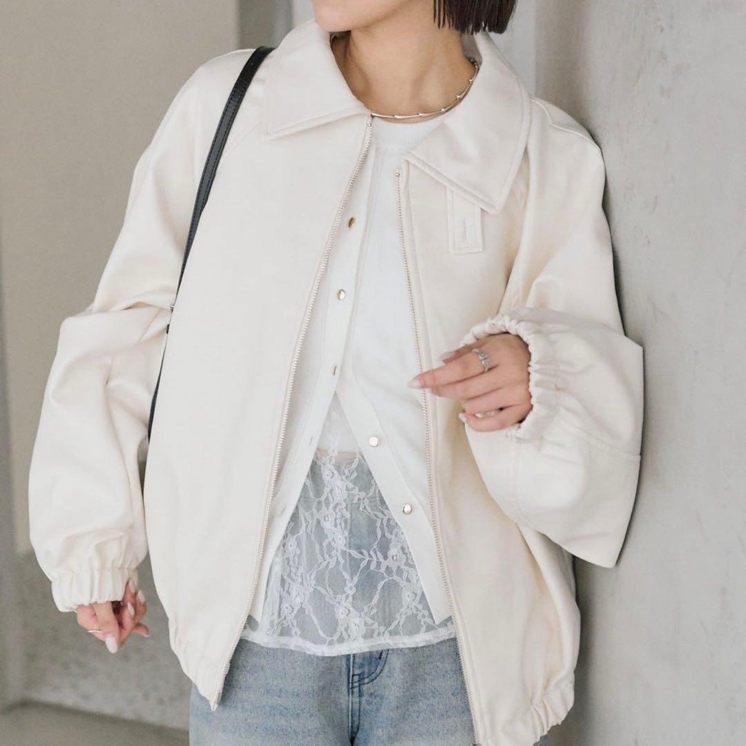 【新品タグ付き】mystic バルーンスリーブフェイクレザーブルゾン アイボリー