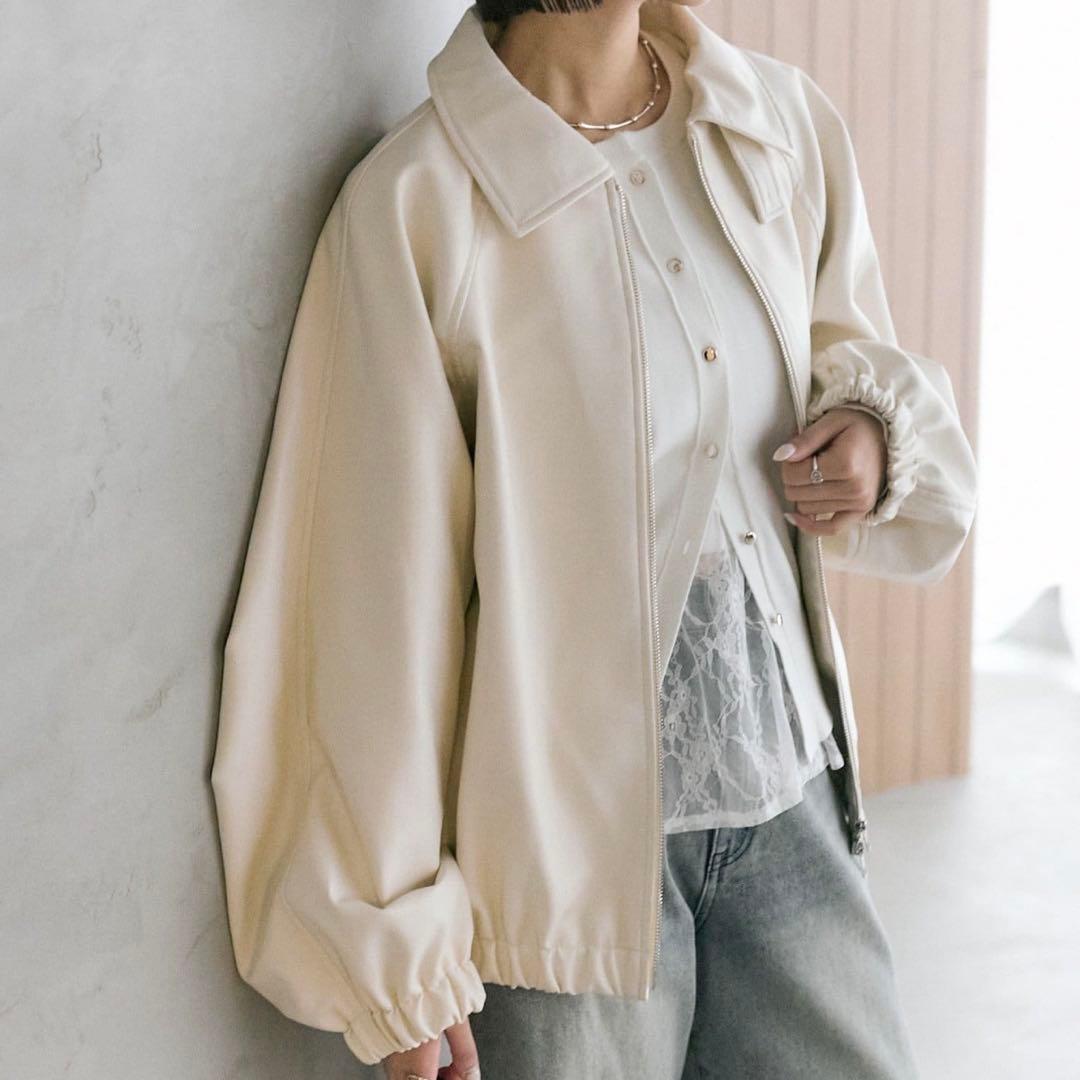 【新品タグ付き】mystic バルーンスリーブフェイクレザーブルゾン アイボリー