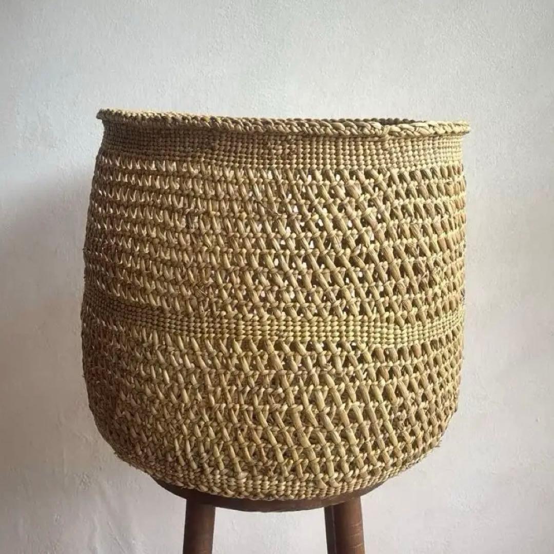 新品未使用　アフリカ　ブルキナ　手編み　カゴ　天然素材円筒形　バスケット